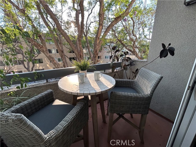 Detail Gallery Image 5 of 20 For 4242 Stansbury Ave #203,  Sherman Oaks,  CA 91423 - 2 Beds | 2 Baths