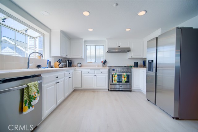 Detail Gallery Image 12 of 27 For 308 13th St, Seal Beach,  CA 90740 - – Beds | – Baths