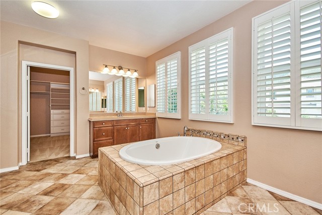 Detail Gallery Image 26 of 37 For 15140 Willow Wood Ln, Fontana,  CA 92336 - 5 Beds | 4/1 Baths