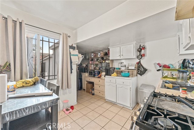 Detail Gallery Image 5 of 38 For 6118 S Main, Los Angeles,  CA 90003 - 6 Beds | 3/2 Baths