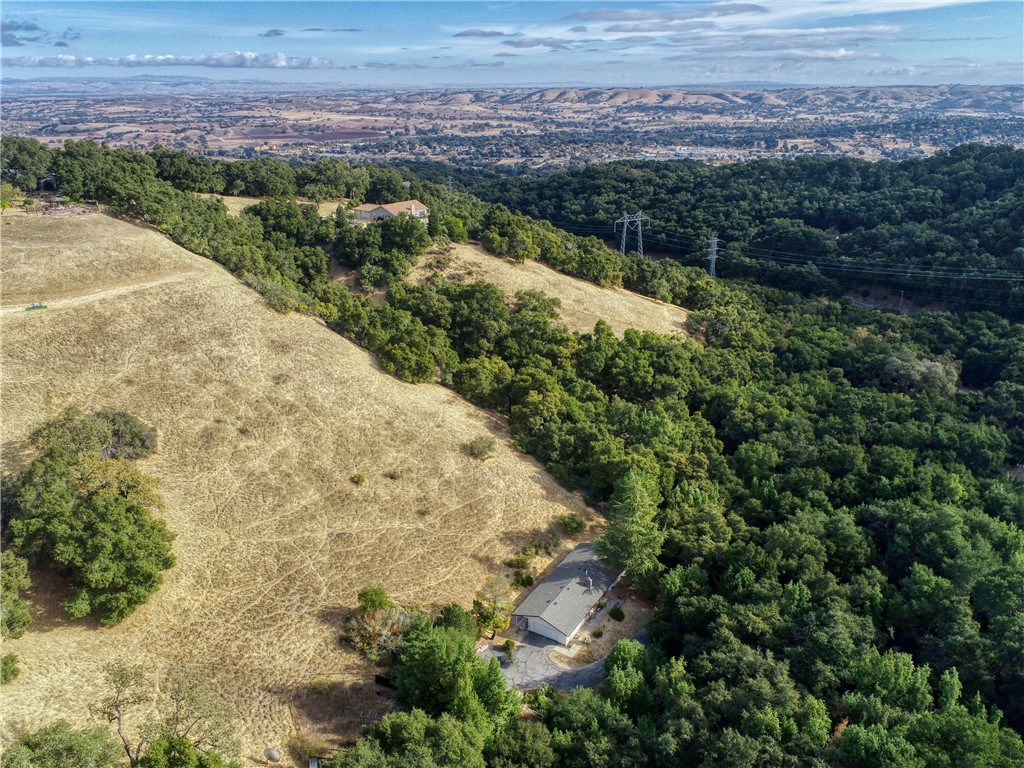 Detail Gallery Image 5 of 38 For 8370 Del Rio Rd, Atascadero,  CA 93422 - 3 Beds | 2 Baths