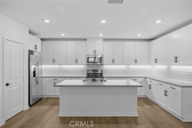 Detail Gallery Image 4 of 36 For 6137 Valentina Way #201,  Corona,  CA 92880 - 3 Beds | 2 Baths