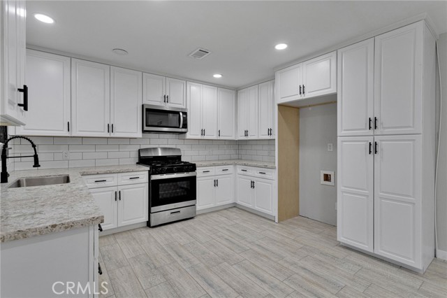 Detail Gallery Image 11 of 45 For 15596 Del Rey Dr, Victorville,  CA 92395 - 3 Beds | 2 Baths