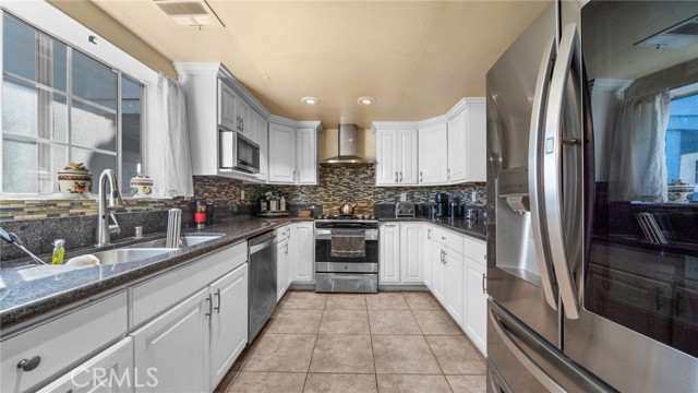 Detail Gallery Image 7 of 19 For 4845 W 118th Pl, Hawthorne,  CA 90250 - 3 Beds | 2/1 Baths