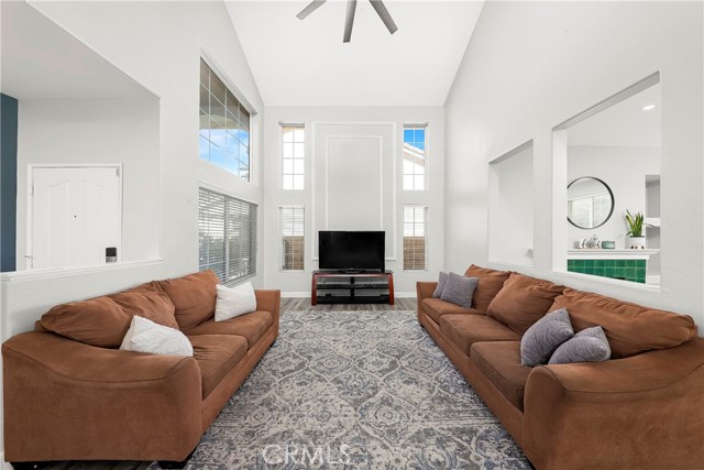 Detail Gallery Image 8 of 25 For 20220 Arthur Ct, Saugus,  CA 91350 - 3 Beds | 2/1 Baths