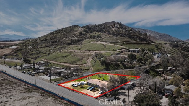 Detail Gallery Image 5 of 10 For 11178 Locust Ave, Bloomington,  CA 92316 - 3 Beds | 1 Baths