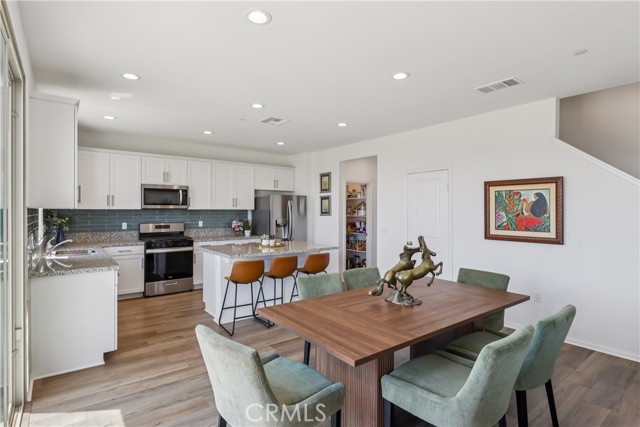 Detail Gallery Image 12 of 69 For 27214 Felsic Dr, Menifee,  CA 92585 - 5 Beds | 2/1 Baths