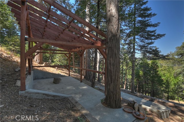 28545 Wabash Drive, Lake Arrowhead CA: https://media.crmls.org/medias/06855234-dd65-4367-b9c6-b3c21fdbdc37.jpg