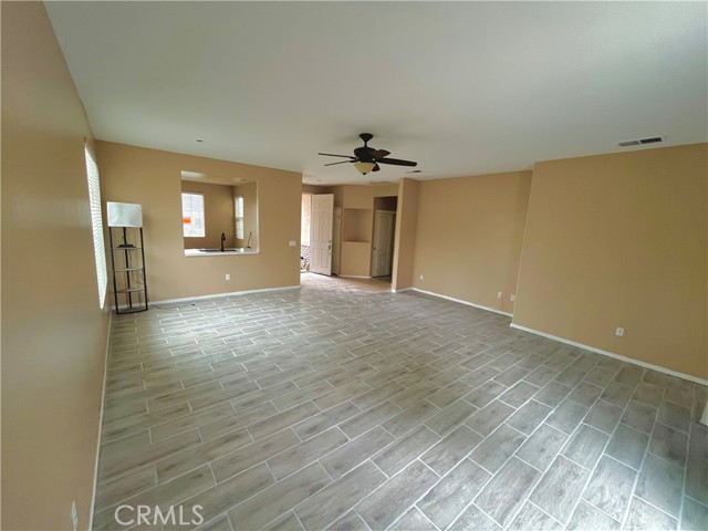 Detail Gallery Image 8 of 8 For 1110 Broadway Ln, Hemet,  CA 92545 - 3 Beds | 2 Baths