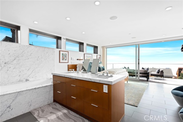 Detail Gallery Image 24 of 73 For 1088 Del Mar Ave, Laguna Beach,  CA 92651 - 4 Beds | 4/1 Baths