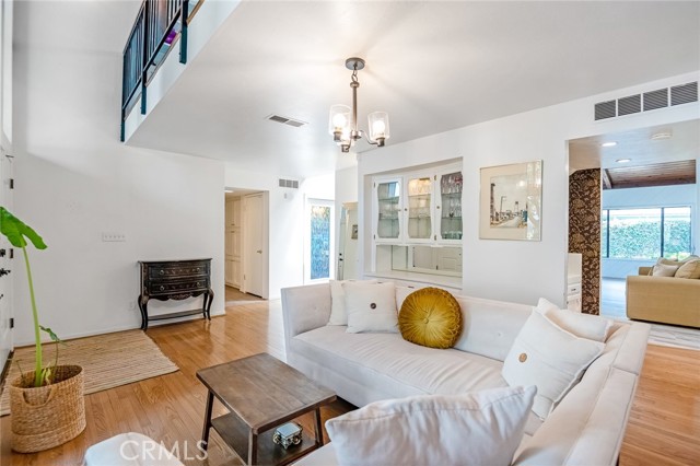 Detail Gallery Image 9 of 69 For 530 E Estate Dr, Tulare,  CA 93274 - 3 Beds | 3 Baths