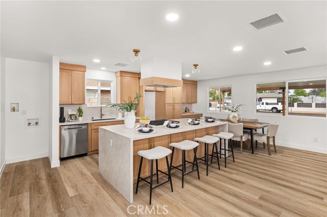 2124 W Flower Avenue, Fullerton CA: https://media.crmls.org/medias/068991c3-d485-454d-b911-0e664349de00.jpg