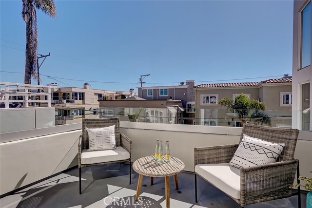 301 2nd Street, Manhattan Beach, California 90266, 3 Bedrooms Bedrooms, ,3 BathroomsBathrooms,Residential,Sold,2nd,SB22006124