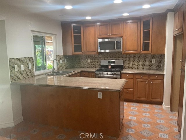 Detail Gallery Image 3 of 37 For 8234 Stonewood, Jurupa Valley,  CA 92509 - 3 Beds | 2 Baths