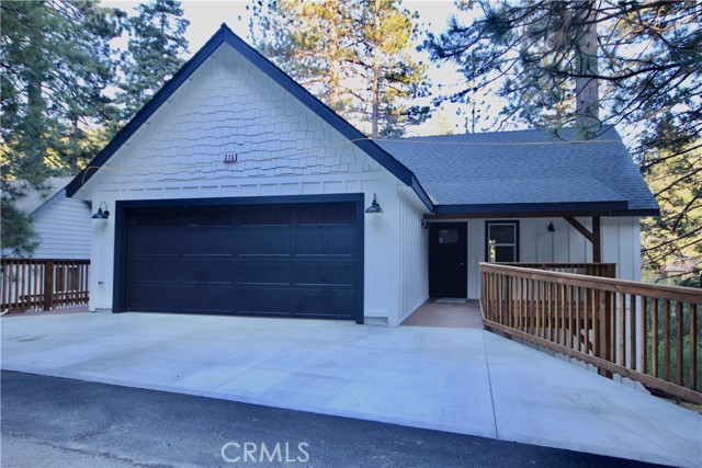 Detail Gallery Image 1 of 14 For 375 S Fairway Dr, Lake Arrowhead,  CA 92352 - 3 Beds | 2/1 Baths