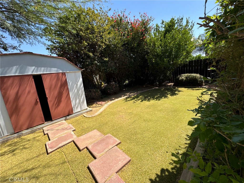 https://media.crmls.org/medias/068b048e-44c7-4d9c-90e2-a2cdc27784c7.jpg?preset=X-Large
