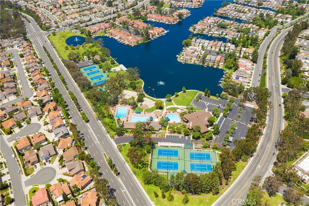 https://media.crmls.org/medias/068b38e9-d45e-4aa7-944e-c47e680c2a28.jpg?preset=X-Large