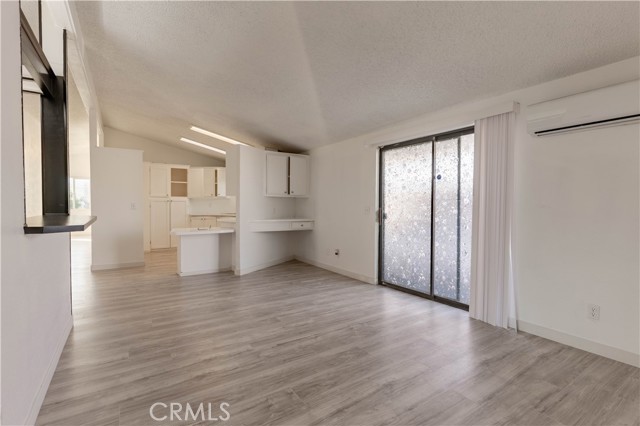 Detail Gallery Image 4 of 30 For 1241 N East #216,  Anaheim,  CA 92805 - 3 Beds | 2 Baths