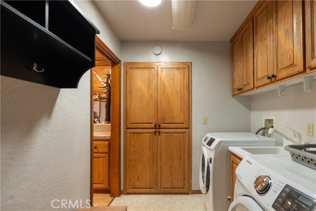 42690 Edgehill Place, Big Bear Lake CA: https://media.crmls.org/medias/068bdf1e-5a93-45a1-805a-a1702a5ab1dd.jpg