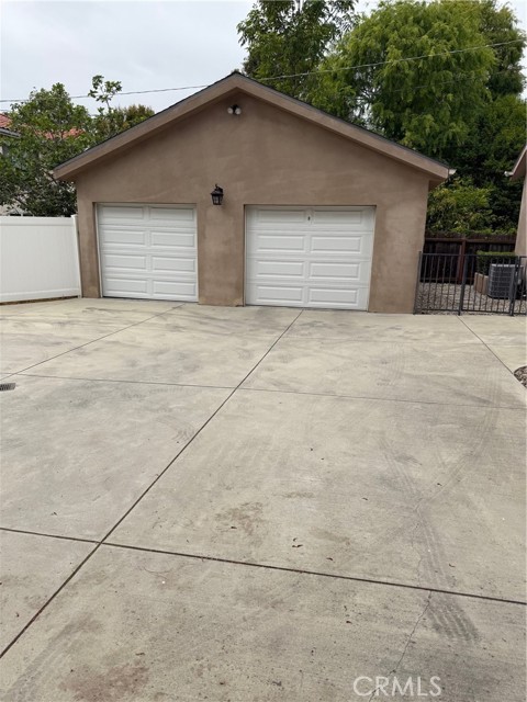 Detail Gallery Image 9 of 12 For 4220 Matilija Ave, Sherman Oaks,  CA 91423 - 3 Beds | 2 Baths