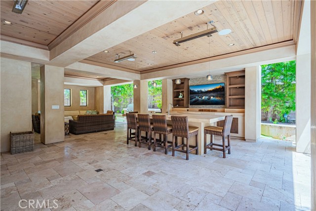 6561 Horseshoe Lane, Huntington Beach CA: https://media.crmls.org/medias/068caf6b-d391-421c-84af-28e979c0f2f5.jpg