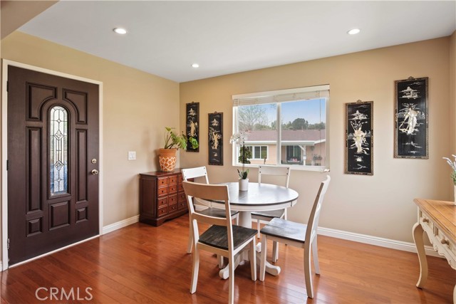 Detail Gallery Image 3 of 24 For 19221 Avenue of the Oaks a,  Newhall,  CA 91321 - 2 Beds | 1 Baths