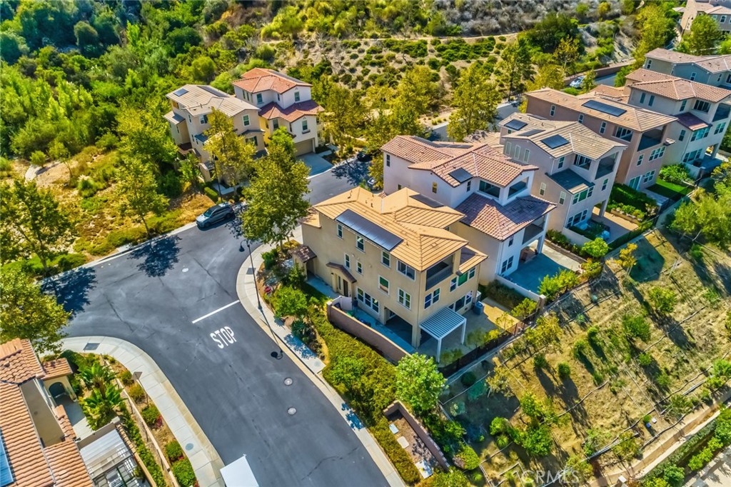 https://media.crmls.org/medias/068d3677-d369-426b-b576-946a183fa0b4.jpg?preset=X-Large