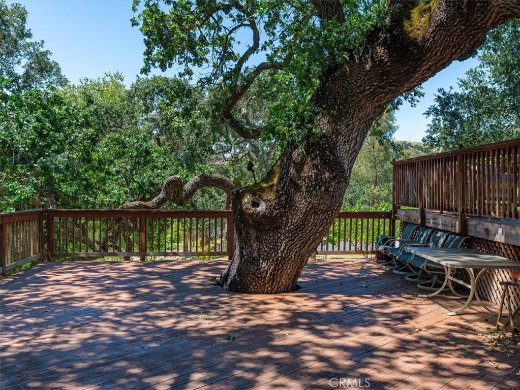https://media.crmls.org/medias/068dfe00-19a3-42f9-b7a9-7c94d9948218.jpg?preset=X-Large
