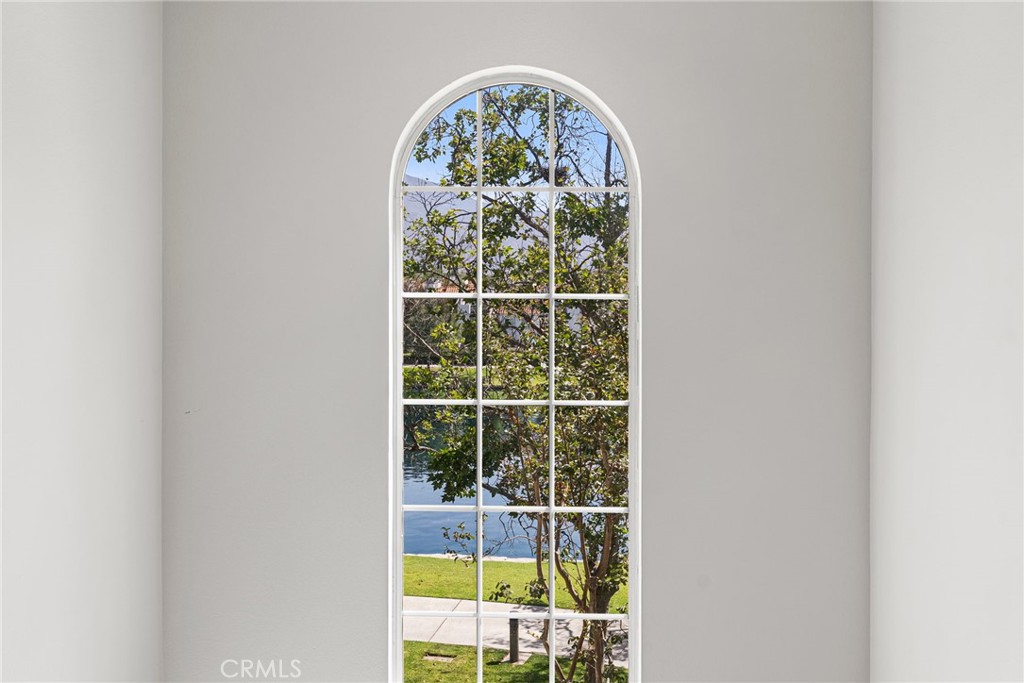 https://media.crmls.org/medias/068ea17a-4c94-4d6d-a116-307a90b51d6d.jpg?preset=X-Large