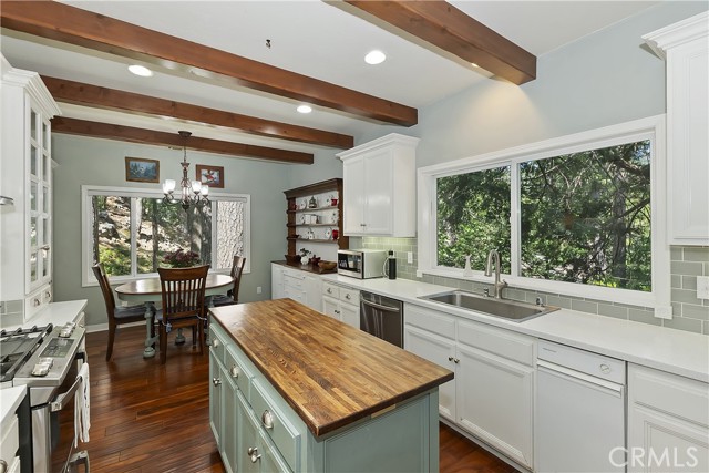 Detail Gallery Image 13 of 34 For 405 Terrace Rd, Lake Arrowhead,  CA 92352 - 2 Beds | 2 Baths