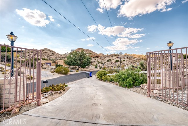 Detail Gallery Image 54 of 75 For 6107 Mandarin Rd, Yucca Valley,  CA 92284 - 3 Beds | 3/1 Baths