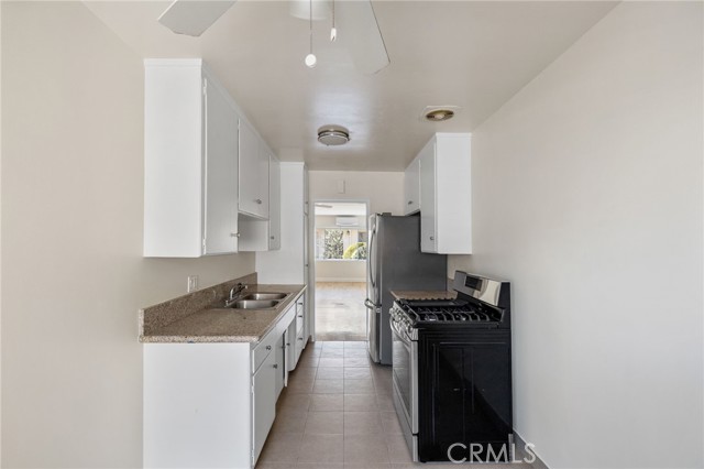 7137 Ramsgate Avenue, Los Angeles CA: https://media.crmls.org/medias/0690626f-0a2d-4ab2-836e-bb1dfecbde75.jpg
