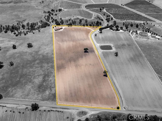 5085 Martingale Circle, San Miguel CA: https://media.crmls.org/medias/0690732c-f179-428f-ab9f-5d1b6bcdb0ea.jpg