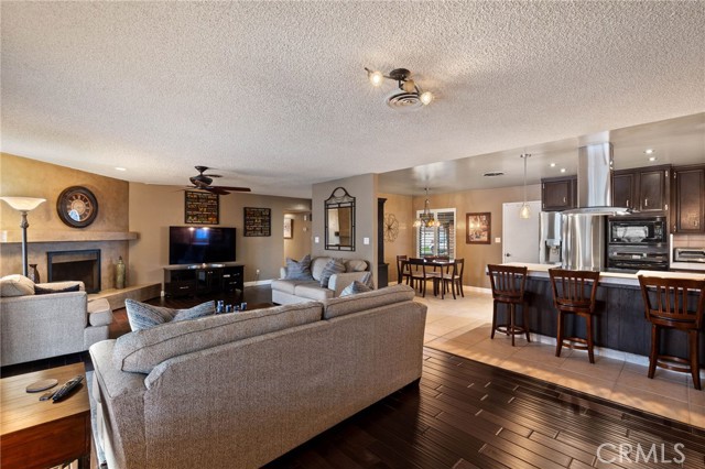 Detail Gallery Image 12 of 47 For 6001 Meadow Glen, Bakersfield,  CA 93306 - 3 Beds | 2 Baths