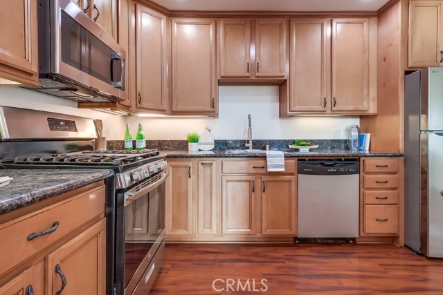 Detail Gallery Image 11 of 35 For 1140 Pacific Ave #30,  Long Beach,  CA 90813 - 2 Beds | 2 Baths