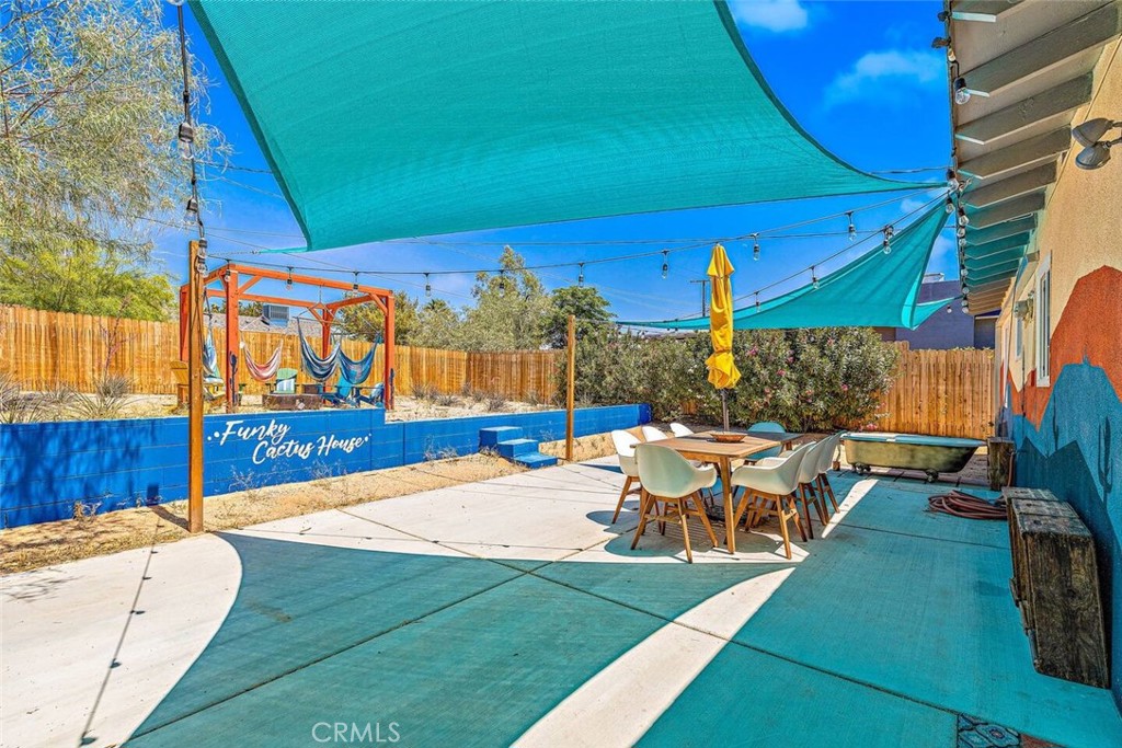 https://media.crmls.org/medias/069101a6-c77a-4485-8153-f2eb3e183f05.jpg?preset=X-Large