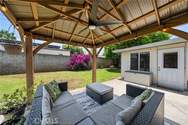 222 Phlox Avenue, Redlands CA: https://media.crmls.org/medias/06917c02-f32a-4ab5-b98b-3c03a9cb27d3.jpg