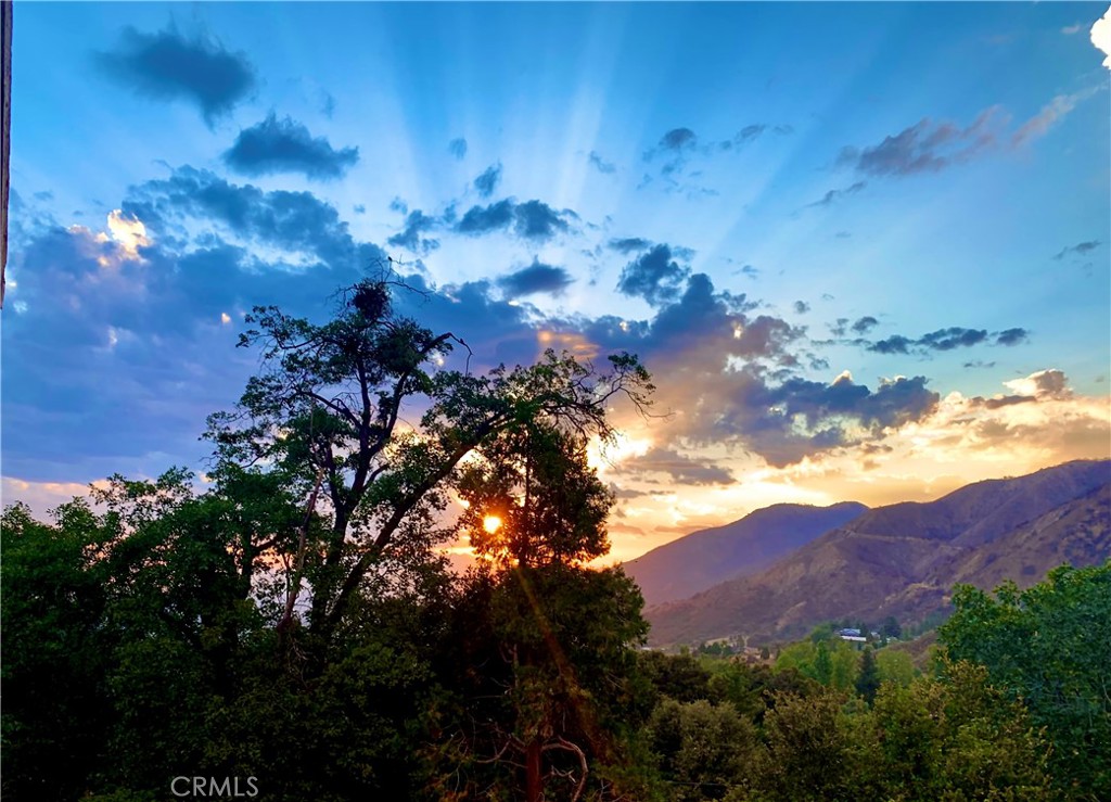 https://media.crmls.org/medias/0691888e-d232-4357-8b73-56bd4d847c3a.jpg?preset=X-Large