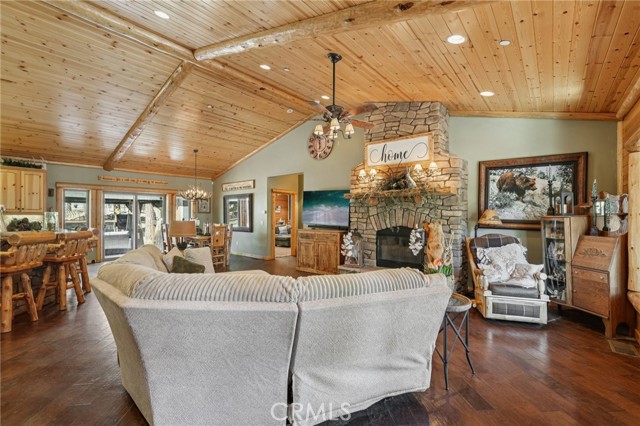 Detail Gallery Image 8 of 39 For 1039 Heritage Trl, Big Bear City,  CA 92314 - 4 Beds | 4/1 Baths