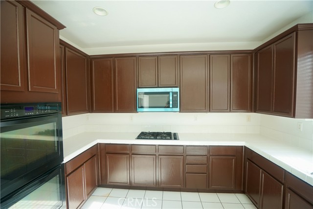 Detail Gallery Image 14 of 66 For 14001 Jockey Ln, Victorville,  CA 92394 - 4 Beds | 3 Baths