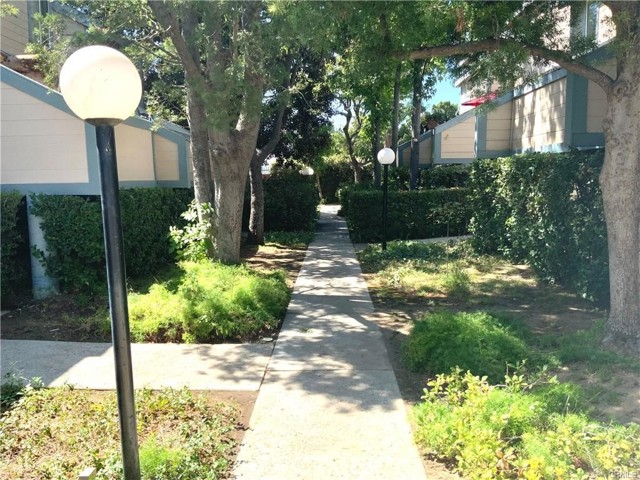 Detail Gallery Image 36 of 45 For 9917 Independence Ave #C,  Chatsworth,  CA 91311 - 2 Beds | 2 Baths