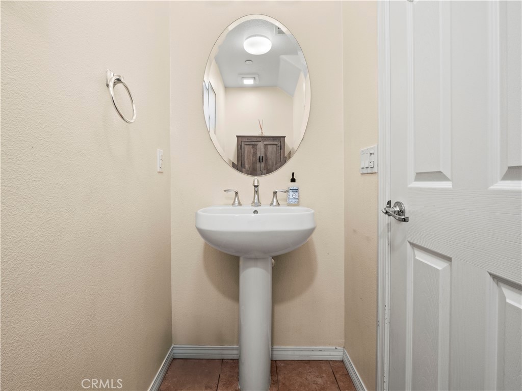https://media.crmls.org/medias/069313fe-d7f5-4c1c-b47e-5ec9980325f9.jpg?preset=X-Large