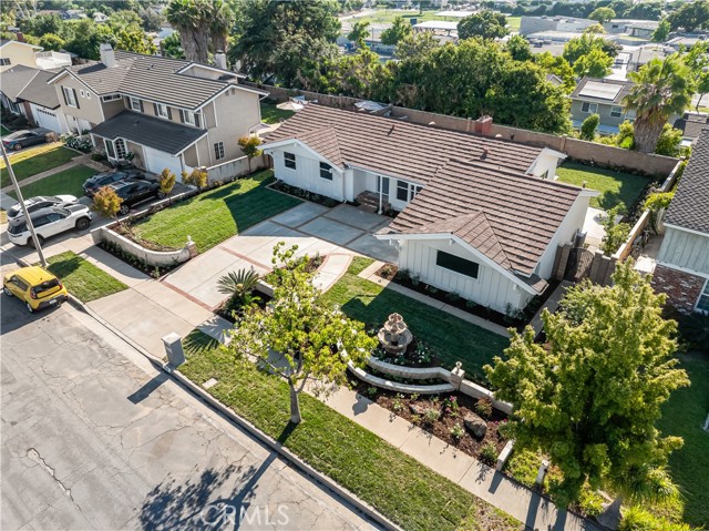 1809 Celeste Lane, Fullerton CA: https://media.crmls.org/medias/06934482-85c4-4bf6-94cb-58e2e19c2f67.jpg