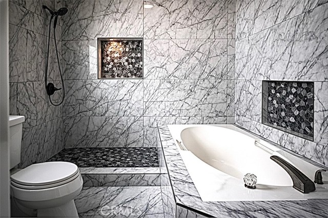 Detail Gallery Image 19 of 29 For 22896 San Joaquin East, Canyon Lake,  CA 92587 - 5 Beds | 2/1 Baths