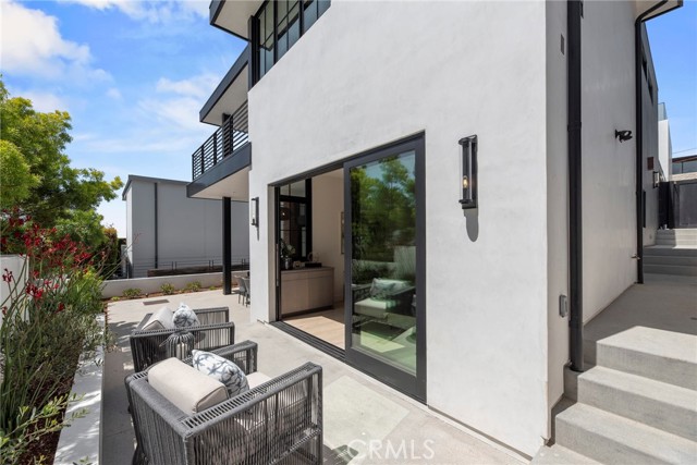 720 24th Place, Hermosa Beach, California 90254, 5 Bedrooms Bedrooms, ,2 BathroomsBathrooms,Residential,Sold,24th Place,SB22069458