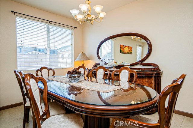 15138 Holiday Drive, Fontana CA: https://media.crmls.org/medias/069615ce-3a70-4f3c-807d-9e1180d701a4.jpg