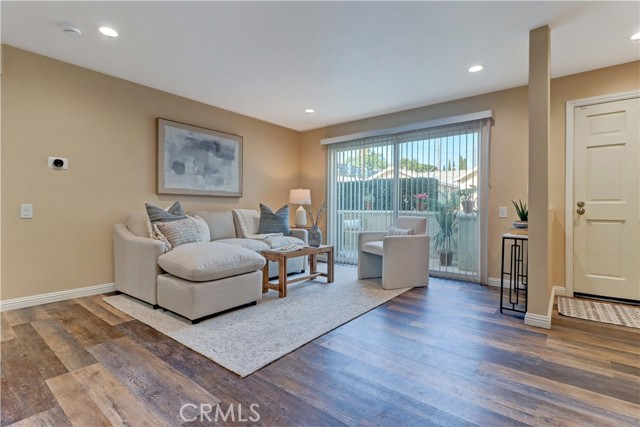 Detail Gallery Image 4 of 44 For 3605 E Anaheim St #102,  Long Beach,  CA 90804 - 2 Beds | 2 Baths