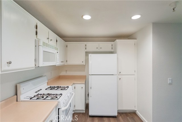 Detail Gallery Image 2 of 14 For 31369 Taylor Ln, Temecula,  CA 92592 - 2 Beds | 2 Baths