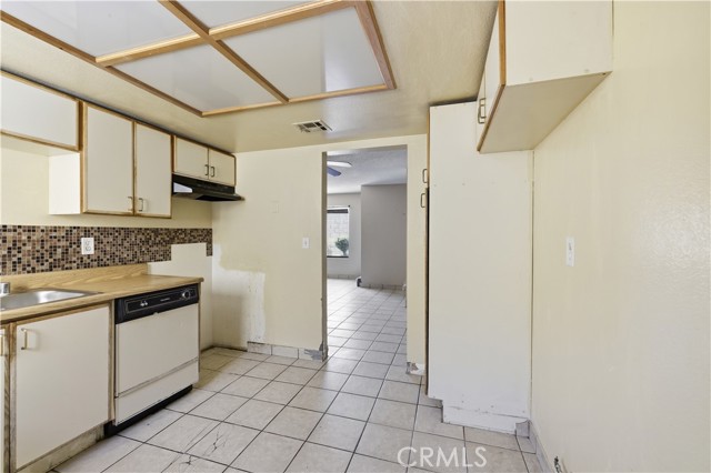 1700 E Avenue Q14, Palmdale CA: https://media.crmls.org/medias/069854a1-d6c7-4f06-ba1d-16e7bd05325f.jpg