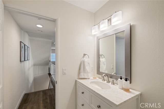 Detail Gallery Image 7 of 36 For 240 S Broadway #2,  Redondo Beach,  CA 90277 - 3 Beds | 2/1 Baths